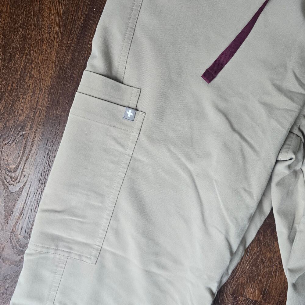 FIGS Men's Axim Cargo Scrub Pants in Boulder - Small - Picture 3 of 7